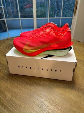 Nike ZoomX Vaporfly 4 - size 10D - new